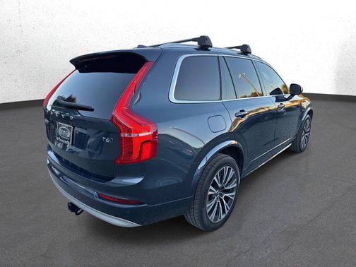 2022 Volvo XC90 T6 Momentum
