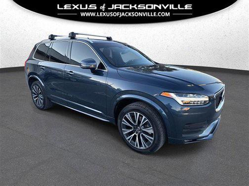 2022 Volvo XC90 T6 Momentum