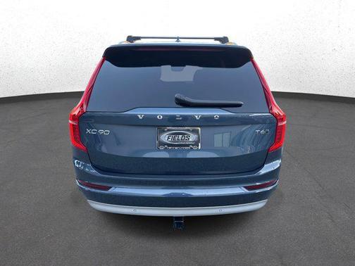 2022 Volvo XC90 T6 Momentum