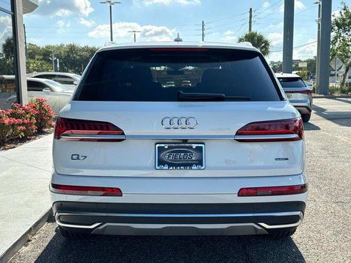 2022 Audi Q7 55 Premium Plus