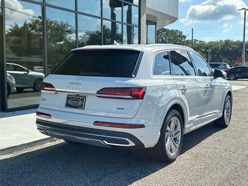 2022 Audi Q7 55 Premium Plus