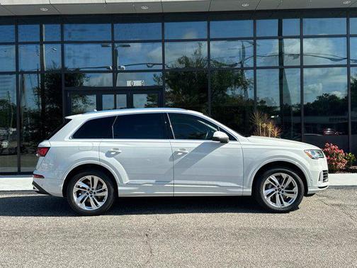 2022 Audi Q7 55 Premium Plus