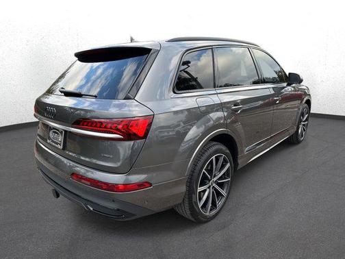 2021 Audi Q7 55 Premium Plus