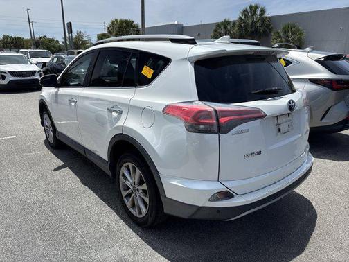 Blizzard Pearl 2017 Toyota RAV4 Limited