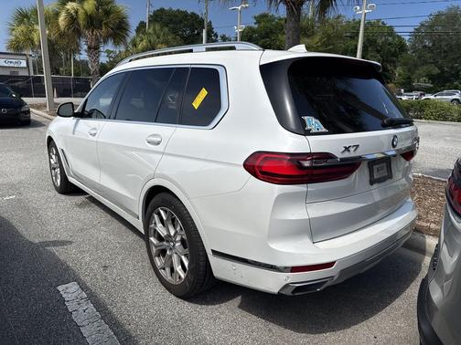 Mineral White Metallic 2022 BMW X7 xDrive40i