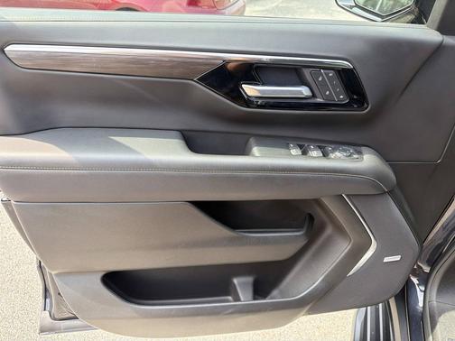 Dark Ash Metallic 2025 Chevrolet Suburban Premier