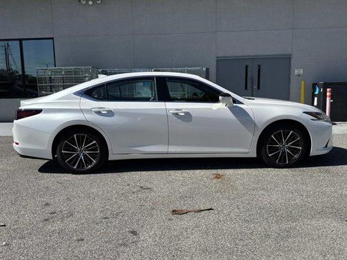 2025 Lexus ES 350 Base