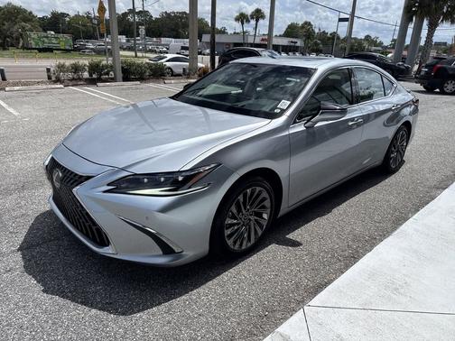 Iridium 2024 Lexus ES 300h Luxury