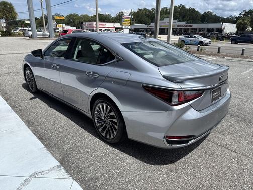 Iridium 2024 Lexus ES 300h Luxury