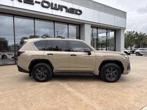 2025 Lexus LX 700h Overtrail