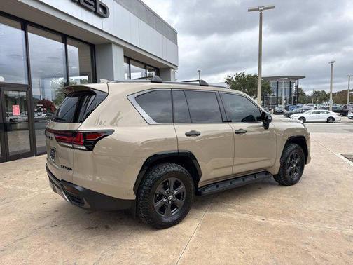 2025 Lexus LX 700h Overtrail