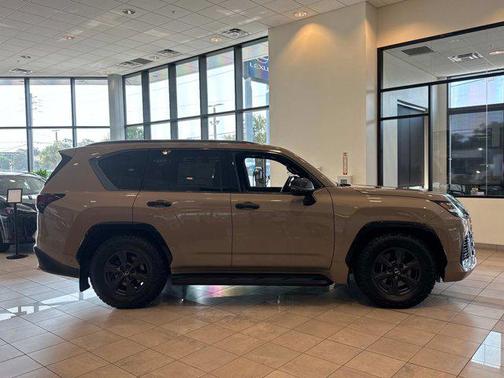 2025 Lexus LX 700h Overtrail