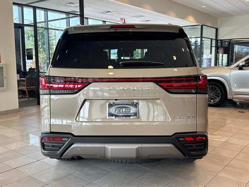 2025 Lexus LX 700h Overtrail