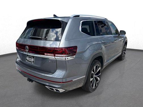 Platinum Gray Metallic 2024 Volkswagen Atlas 2.0T SEL Premium R-Line 4MOTION