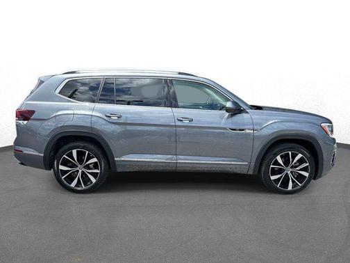 Platinum Gray Metallic 2024 Volkswagen Atlas 2.0T SEL Premium R-Line 4MOTION