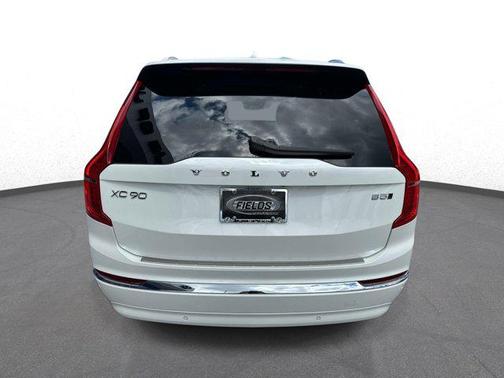 Crystal White Metallic 2025 Volvo XC90 B5 Core
