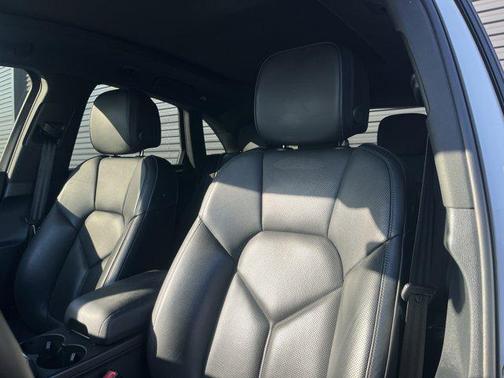 2022 Porsche Macan AWD