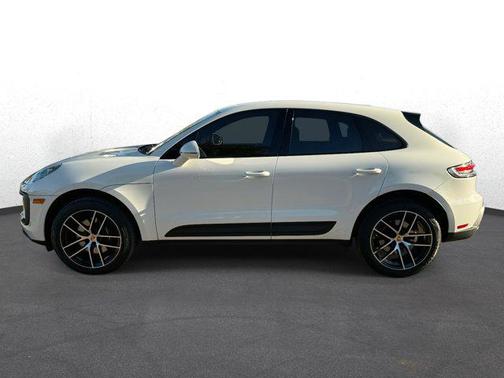 2022 Porsche Macan AWD