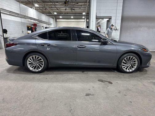 2022 Lexus ES 350 Ultra Luxury