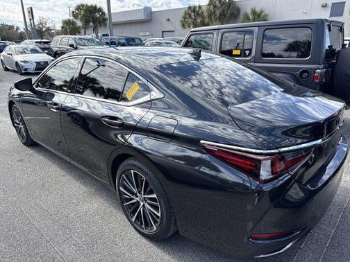 2022 Lexus ES 350 Base