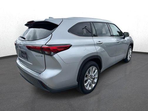 2022 Toyota Highlander Hybrid Limited