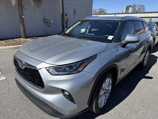 2022 Toyota Highlander Hybrid Limited