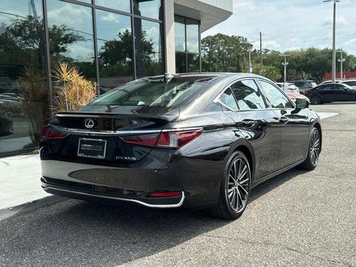2024 Lexus ES 300h Base