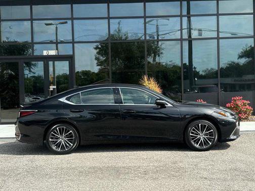 2024 Lexus ES 300h Base