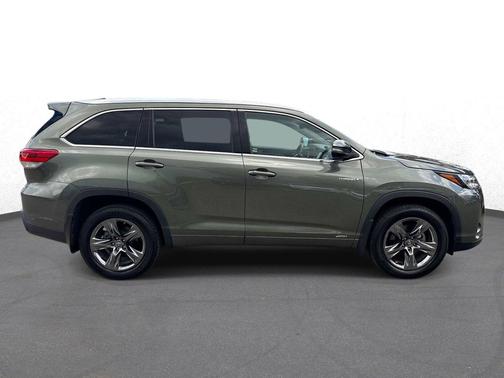 Alumina Jade Metallic 2019 Toyota Highlander Hybrid Platinum