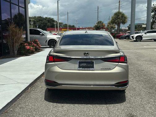 2023 Lexus ES 300h Base