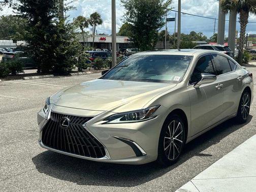 2023 Lexus ES 300h Base