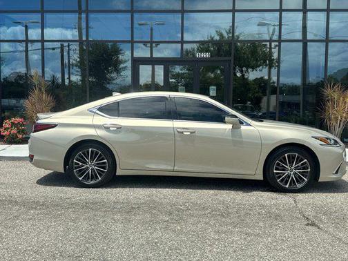 2023 Lexus ES 300h Base