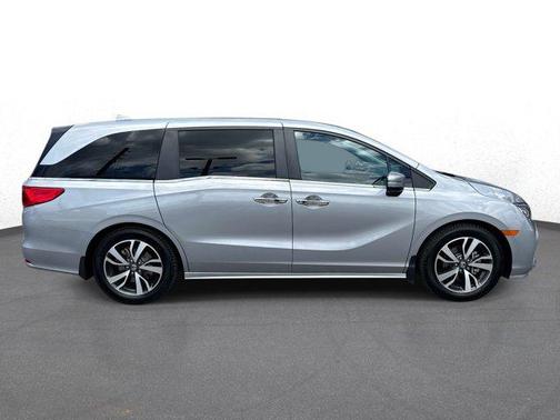 Lunar Silver Metallic 2023 Honda Odyssey Touring
