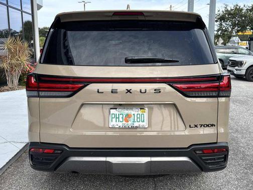 2025 Lexus LX 700h Overtrail