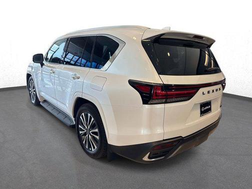 Pear 2026 Lexus LX 600 Premium