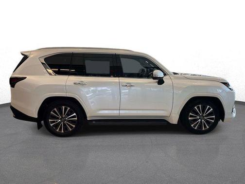 Pear 2026 Lexus LX 600 Premium