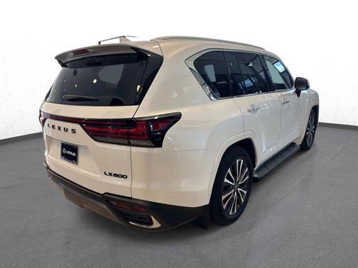 Pear 2026 Lexus LX 600 Premium