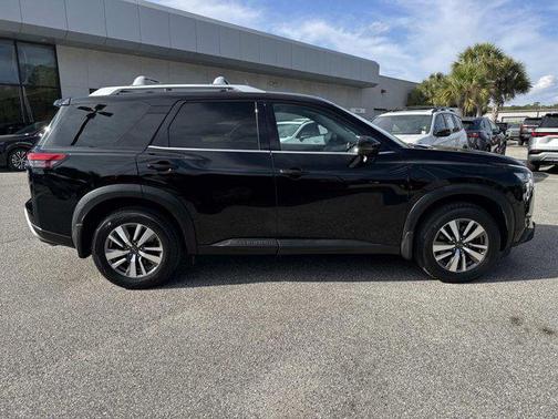 2022 Nissan Pathfinder SL 4WD