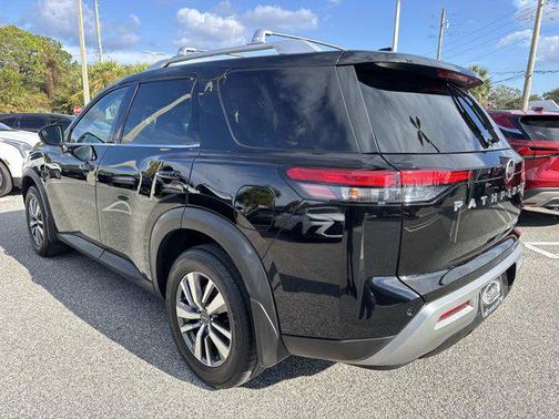 2022 Nissan Pathfinder SL 4WD