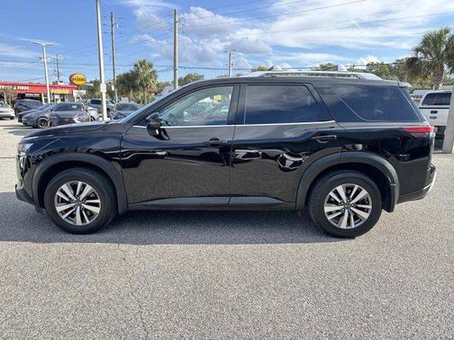 2022 Nissan Pathfinder SL 4WD