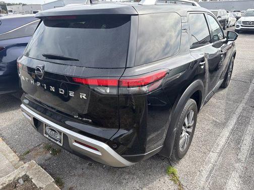 2022 Nissan Pathfinder SL 4WD