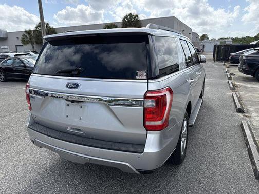 Ingot Silver 2018 Ford Expedition XLT