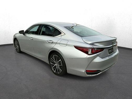 2023 Lexus ES 300h Base