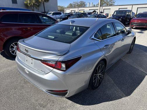 2023 Lexus ES 300h Base
