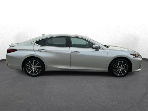2023 Lexus ES 300h Base