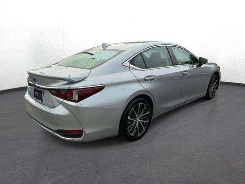 2023 Lexus ES 300h Base