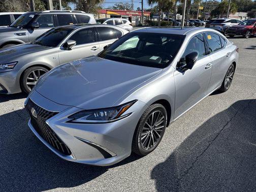 2023 Lexus ES 300h Base