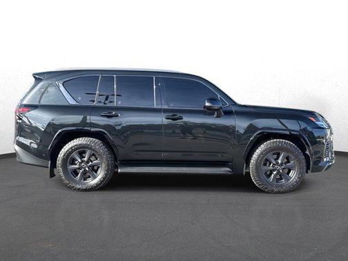 2025 Lexus LX 700h Overtrail