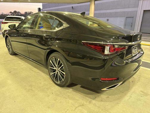 2025 Lexus ES 350 Base