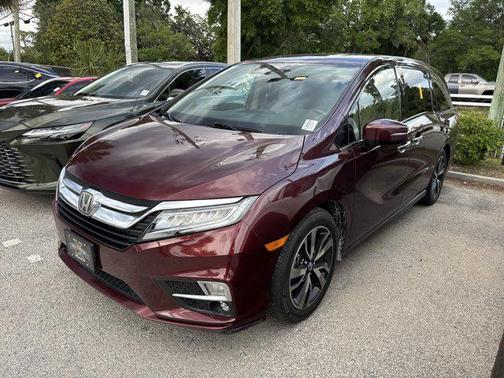 Deep Scarlet Pearl 2019 Honda Odyssey Elite